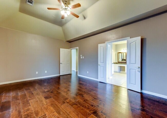 Building Photo - 5310 Lafayette Dr