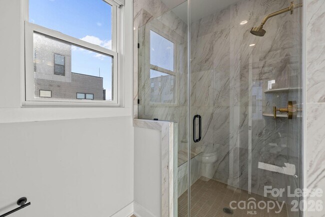 Building Photo - 1925 Dunavant St