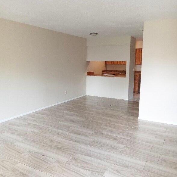 Building Photo - 5145 SE 31st St