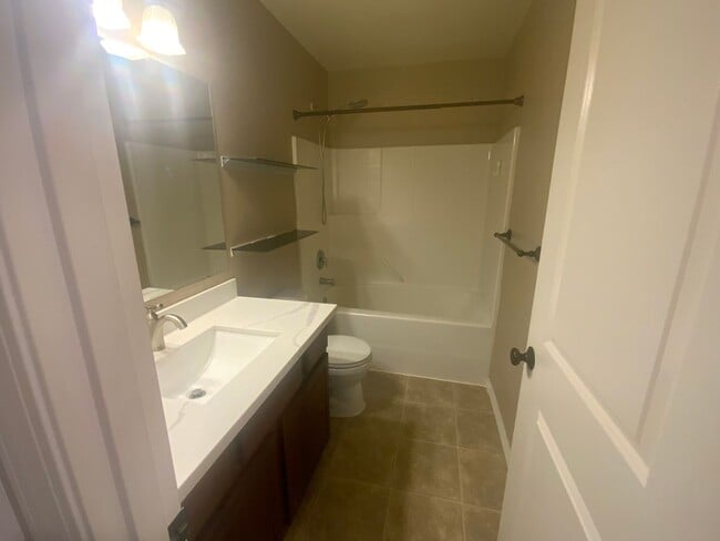 Building Photo - Beautiful Spanaway Home! Apply Today