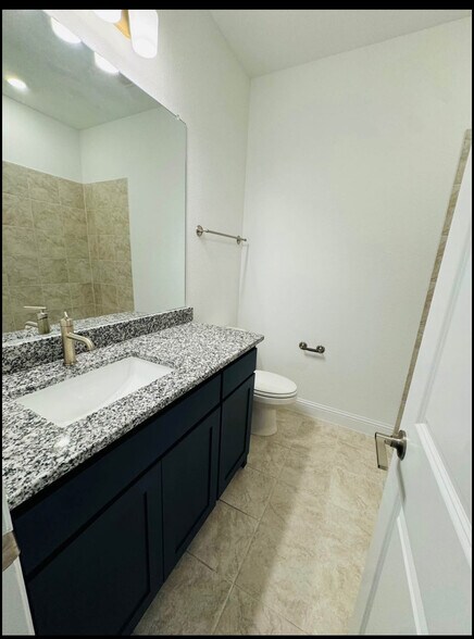 Building Photo - 701 Harmony Trl