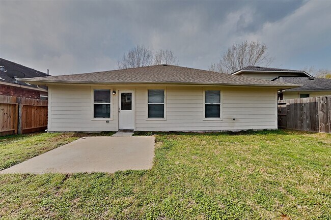 Building Photo - 32331 Summer Park Ln