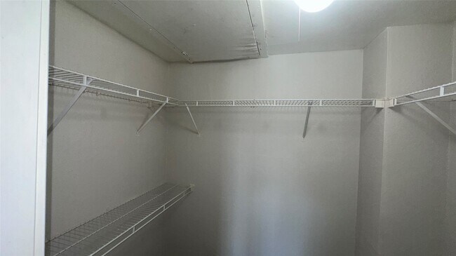 Building Photo - 2825 Bellefontaine Blvd