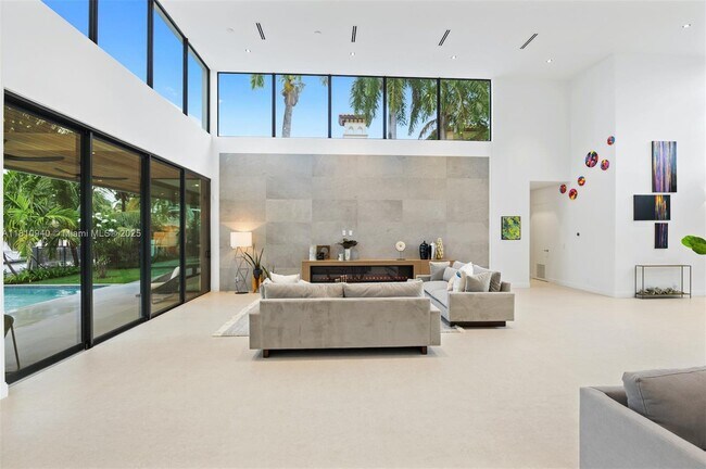 Building Photo - 401 Royal Plaza Dr