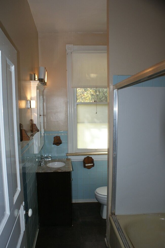 Building Photo - 2646 Terrace Ln
