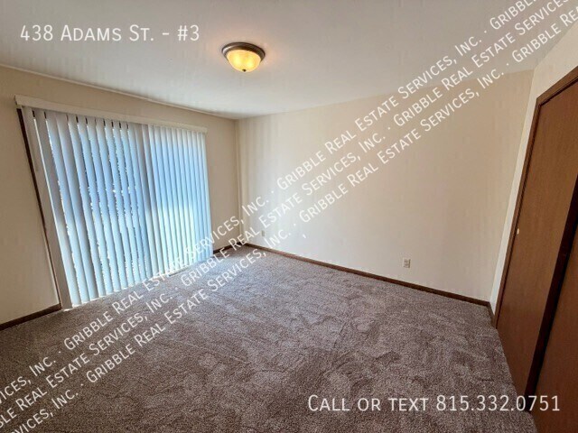 Building Photo - 438 Adams St