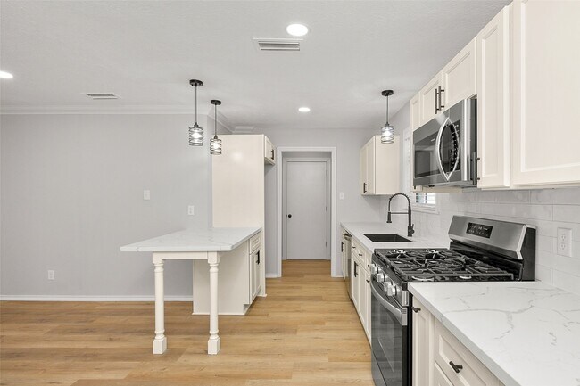 Building Photo - 1803 S Park St