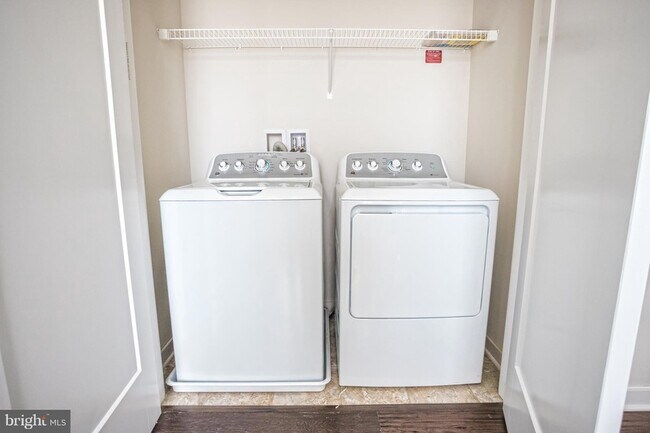 Building Photo - 23646 Hopewell Manor Terrace