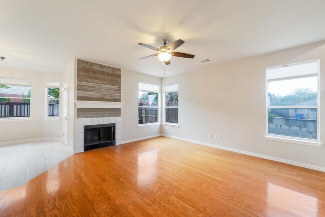Building Photo - 17201 Village Glen Cove