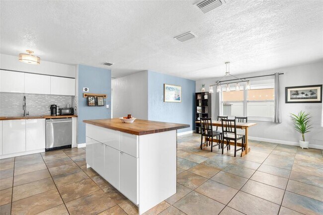 Building Photo - 10437 Cirimoya Ln