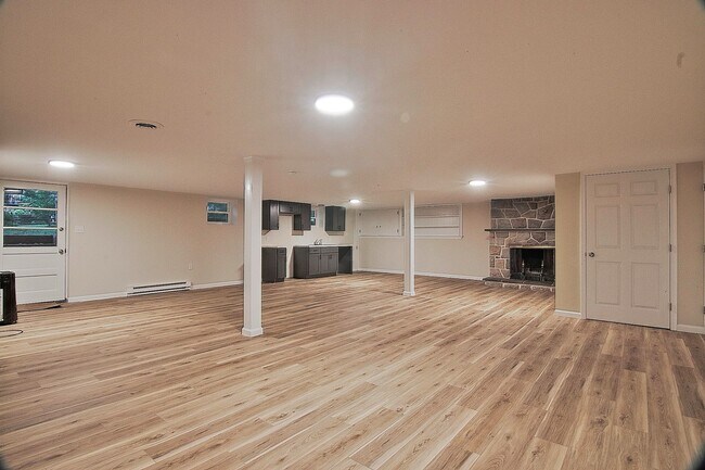 Building Photo - 1490 Chestnut Hill Rd