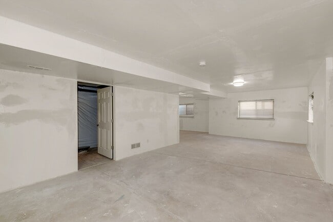 Building Photo - Pinon Valley 2 story 3 bedroom home