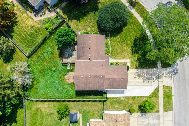 Building Photo - 2122 Kensington Dr