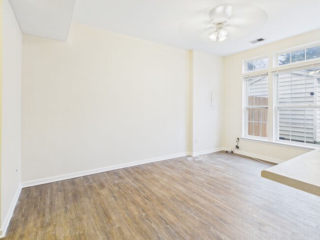 Building Photo - 5313 Golf Villa Ln