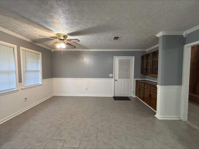 Building Photo - 622 Hospital Rd