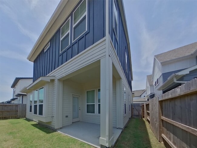 Building Photo - 9835 Willow Creek Commerce Dr