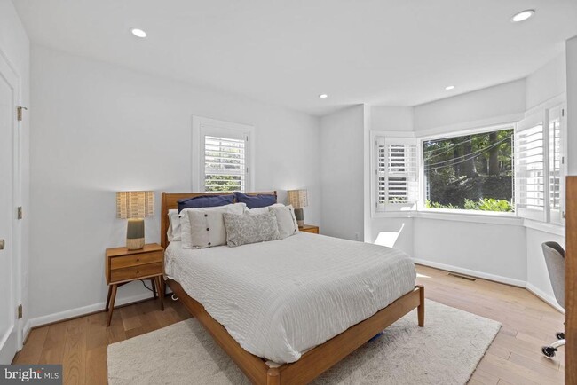 Building Photo - 5908 17th St NW