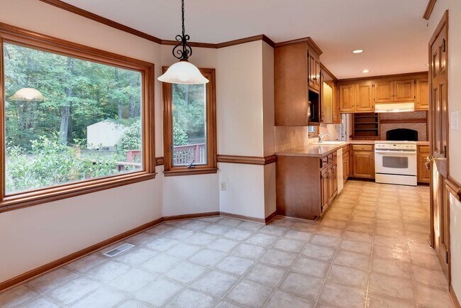 Building Photo - Beautiful Home on Quiet Cul-de-sac