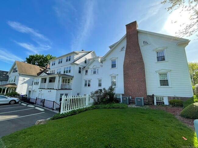 Building Photo - 67 S Main St