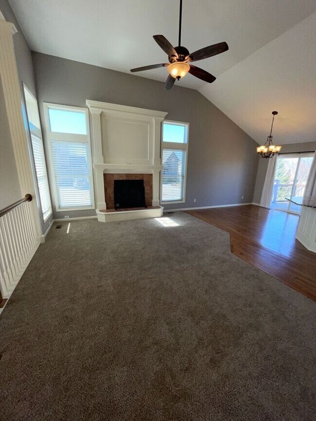 Building Photo - 5 Bedroom, 3 Bathroom California Split Sty...
