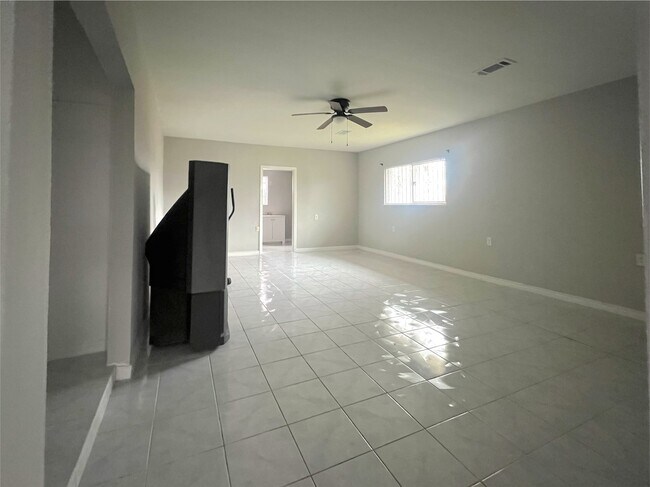 Building Photo - 13522 Hollypark Dr