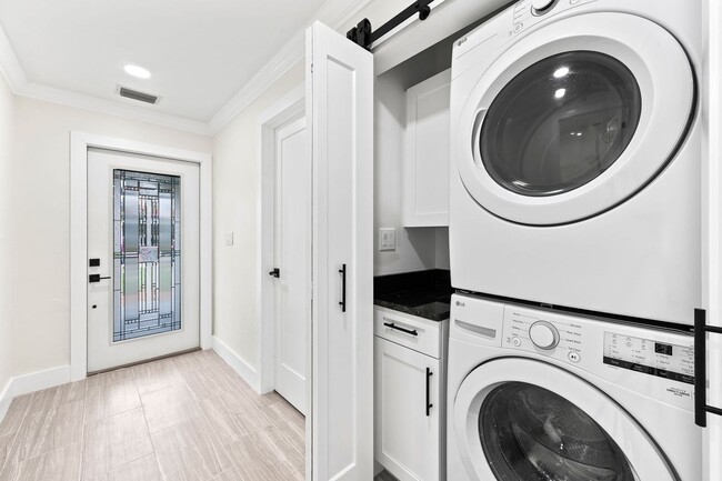 Building Photo - Naples Park - 3 Bedroom, 2 Bathroom - Annu...