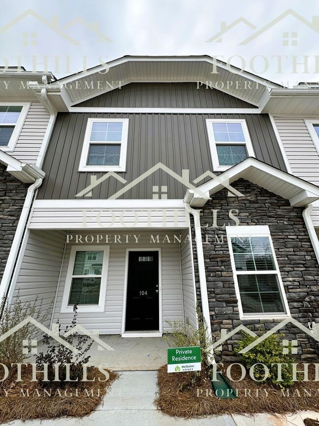 Building Photo - 104 Lowland Dr