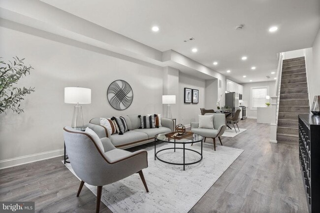 Building Photo - 518 N Lakewood Ave