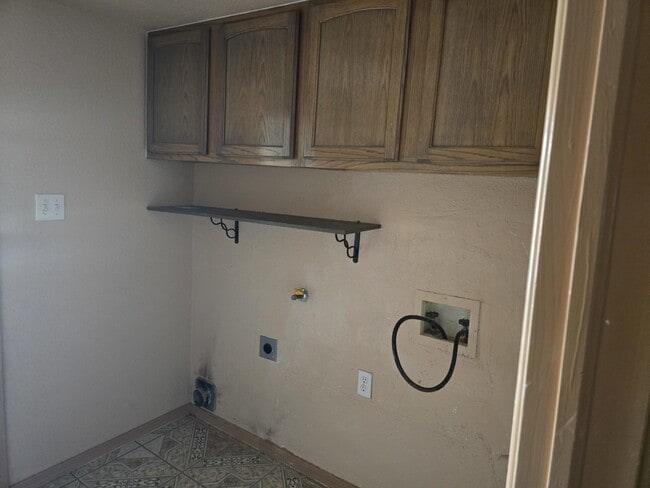 Building Photo - 3213 Tierra Ave Pl