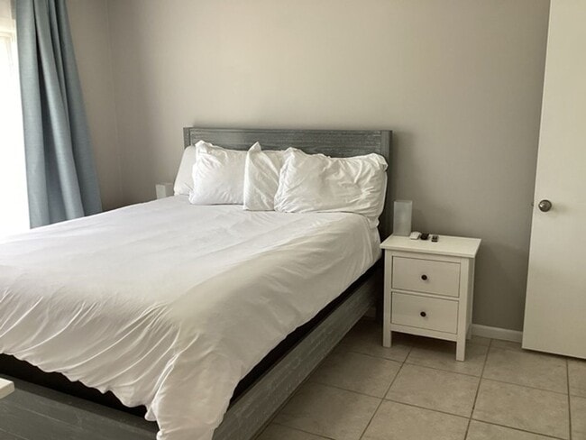 Building Photo - NEW PRICE!! Move in Ready Single Family Home - 4 bedroom - 1.5 Bathroom on Stock Island