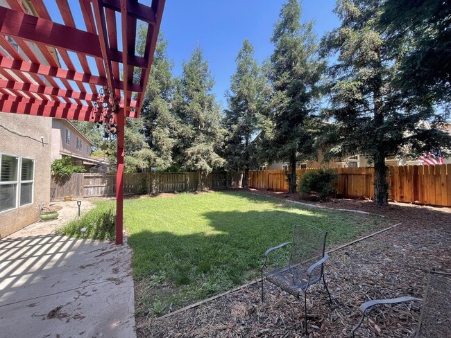 Building Photo - 2402 Deborah Dr