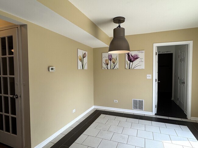 Building Photo - 1142 Greensfield Dr