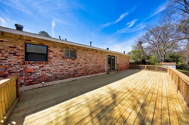 Building Photo - ** 4 Bed 2 Bath Located in Prattville ** C...