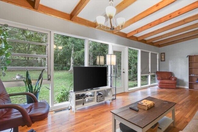 Building Photo - 1612 Hasosaw Nene