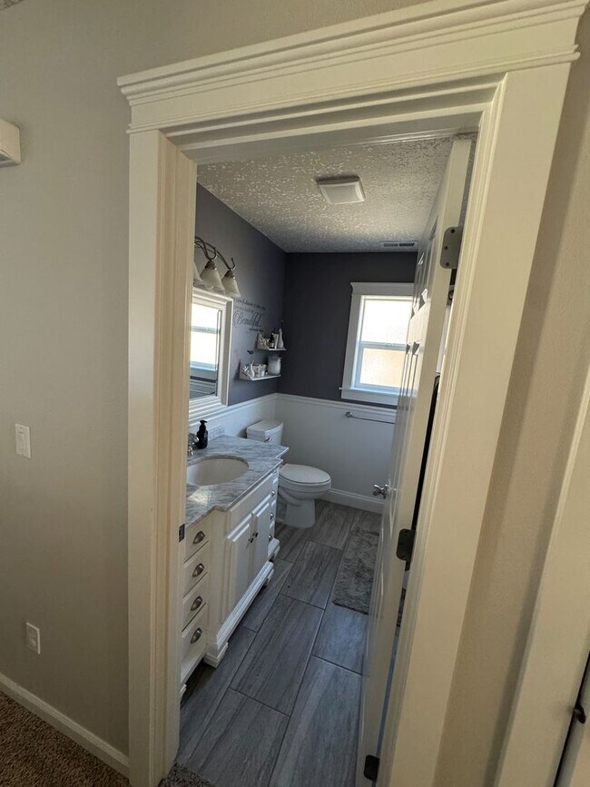 Building Photo - RARE! 5 Bedroom Rental Home pre-leasing for the end of February! Entertainers' Paradise - Pet Fri...