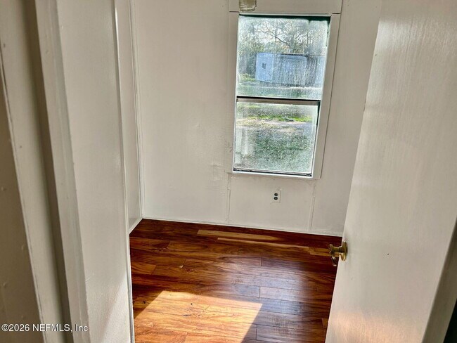 Building Photo - 5355 New Kings Rd