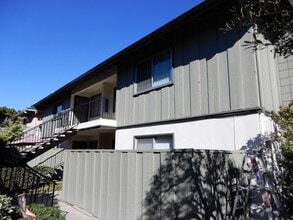 Building Photo - 2 Bed 1 Bath Newly Renovated for Rent in Newport Beach