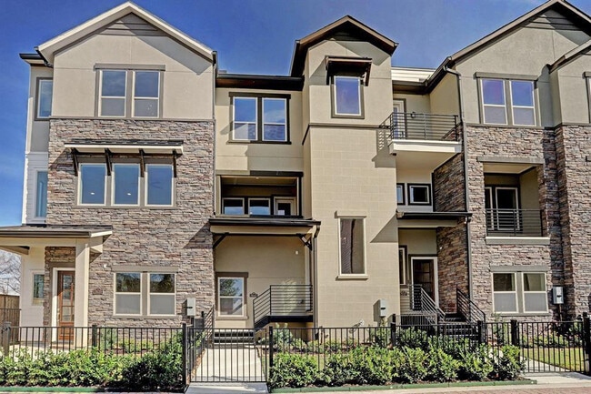 Building Photo - 2643 Fountain Key Blvd