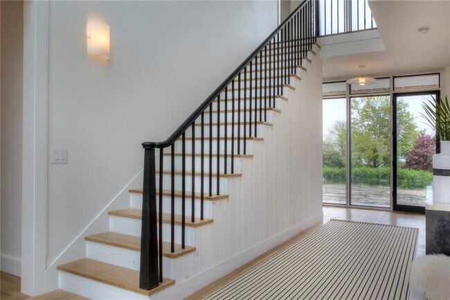 Building Photo - 766 Indian Ave