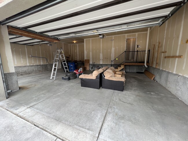 Building Photo - 5974 Robinson Ln