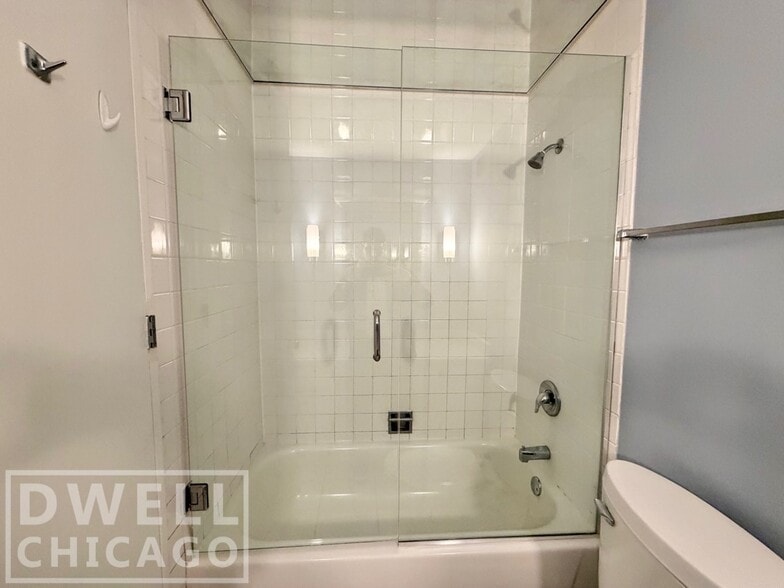 Building Photo - 233 E Erie St