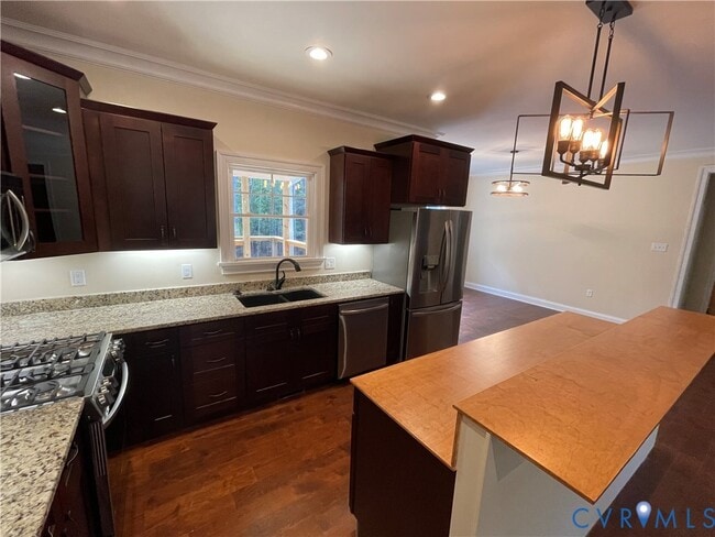 Building Photo - 2948 Pineview Dr