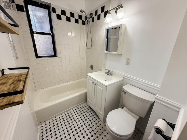 Building Photo - 36 Duncan Ave