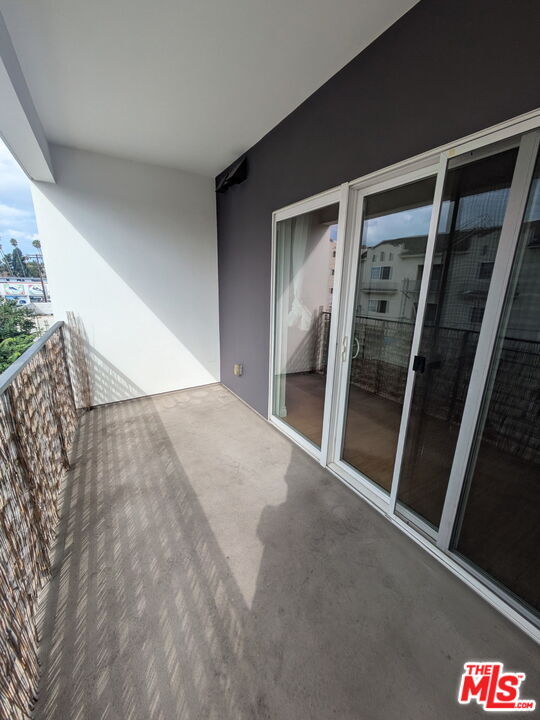 Building Photo - 3061 W 12th Pl