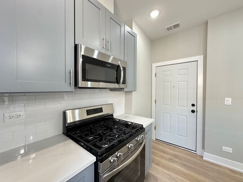 Building Photo - 437 W Belden Ave