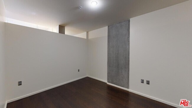 Building Photo - 1155 S Grand Ave