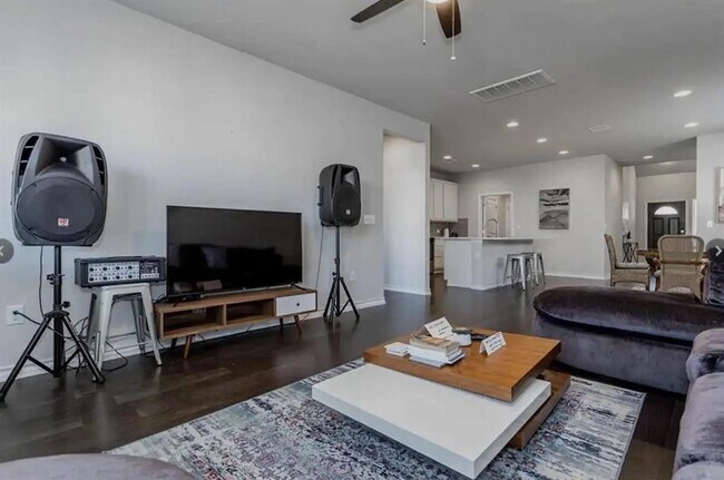 Building Photo - 7516 Saginaw Dr