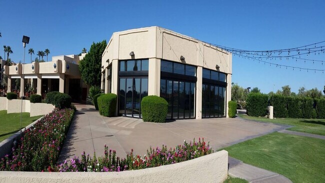 Building Photo - 7401 N Scottsdale Rd