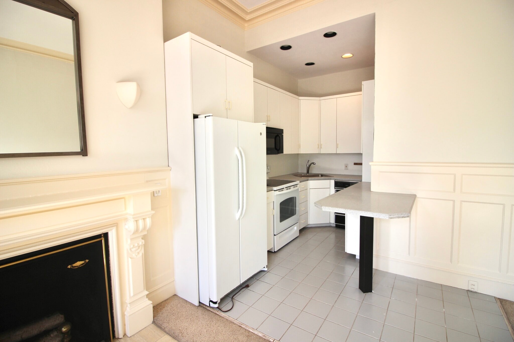 Building Photo - 323 Commonwealth Ave