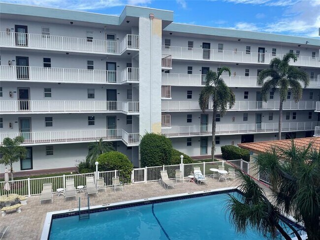 Building Photo - 4629 Poinciana St